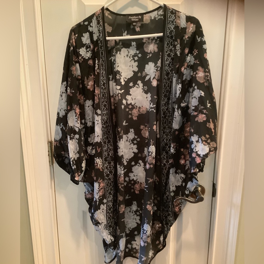 Feathers by Tolini kimono